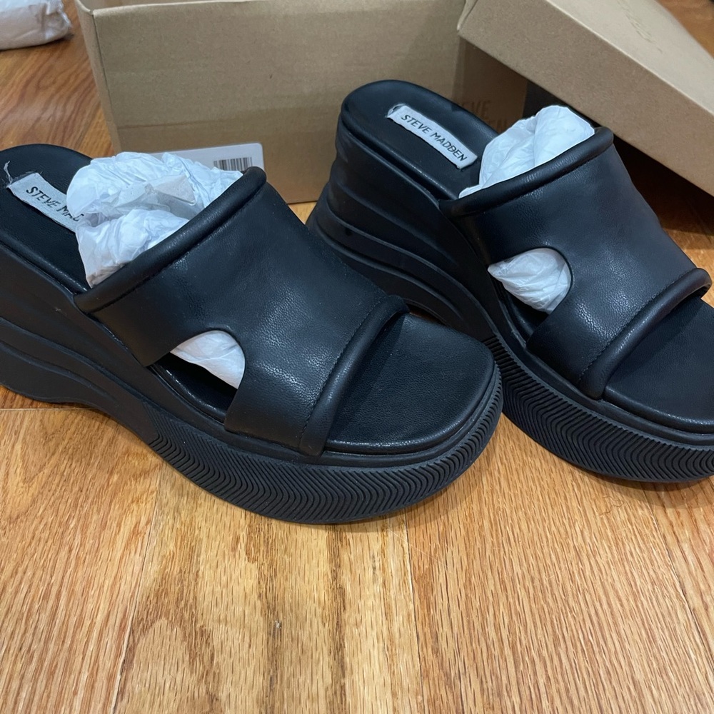 Steve Madden Clue Black Platform Wedge Sandal